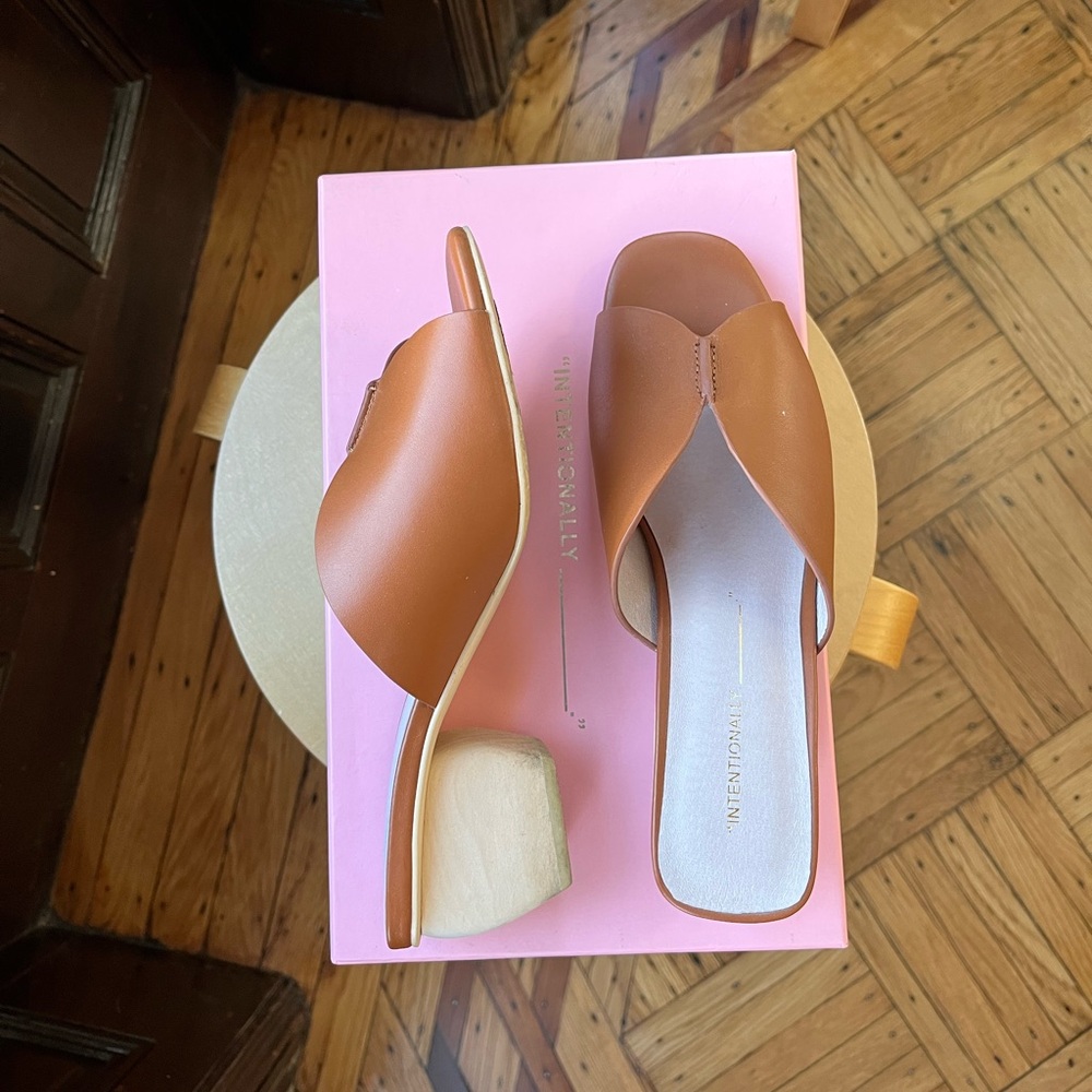 Intentionally Blank “Jones” Wooden Block Heel Sandals, Size 8